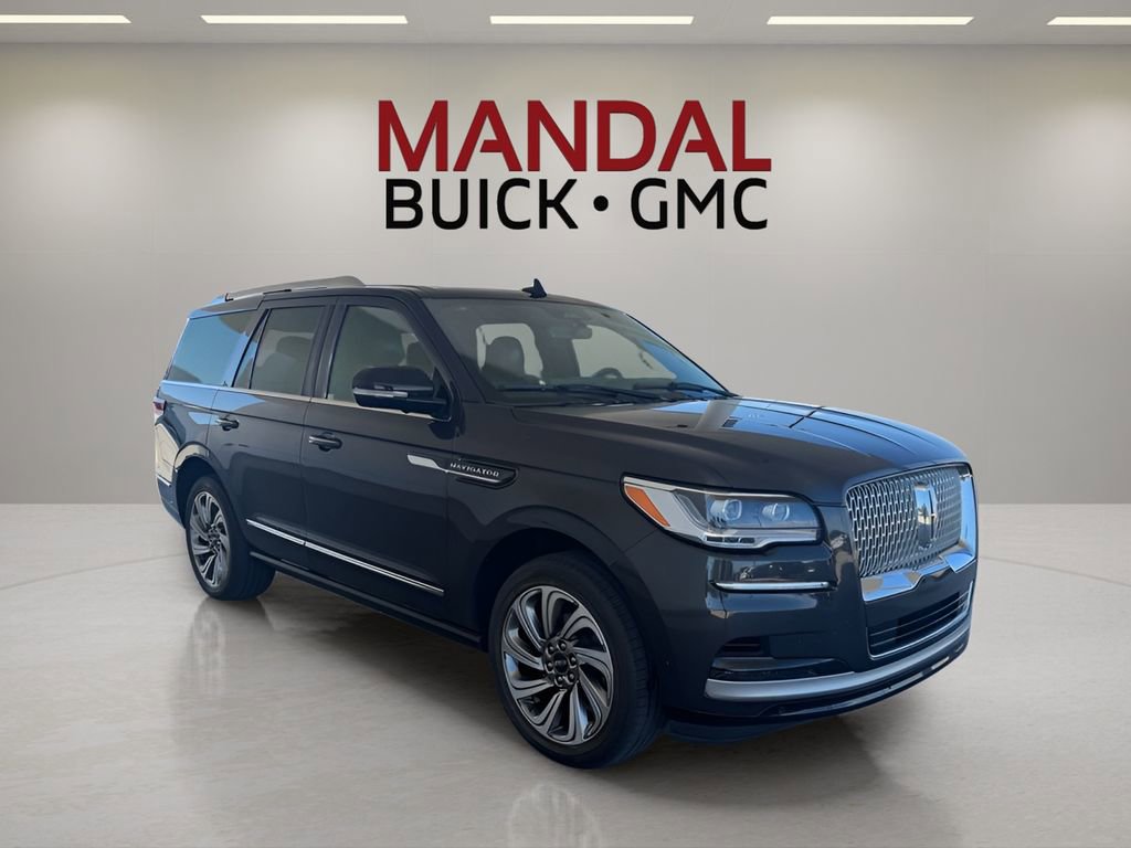 Used 2023 Lincoln Navigator Reserve image 3