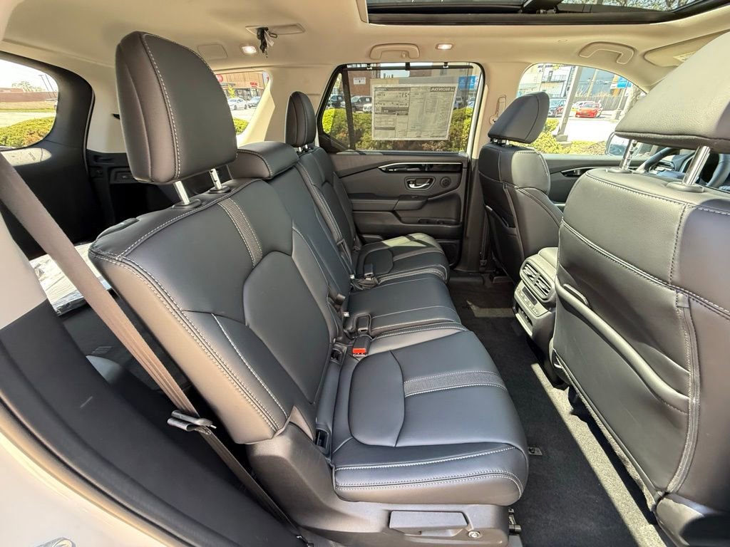 Used 2025 Honda Pilot Touring image 39
