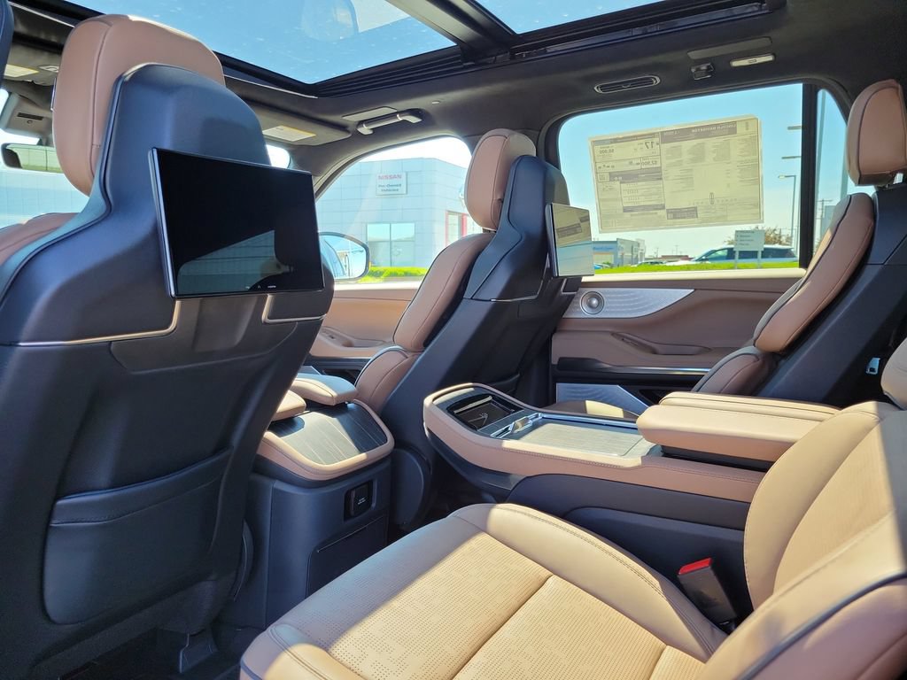 New 2026 Lincoln Navigator Black Label AWD/4WD image 16