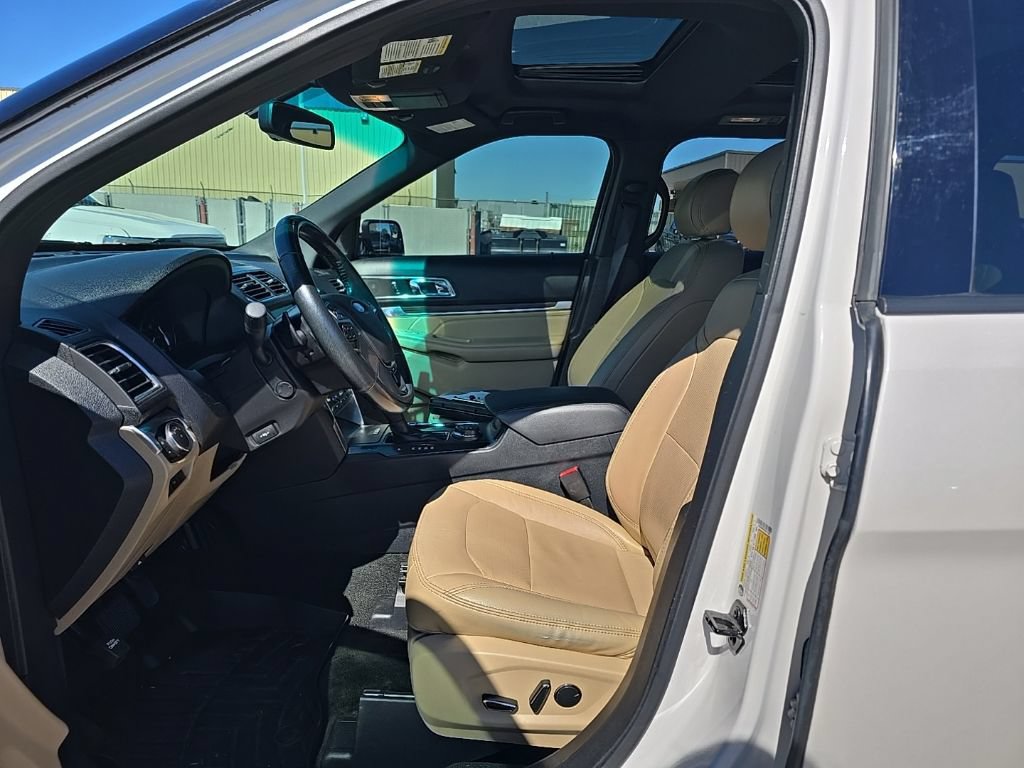 Used 2016 Ford Explorer Limited w/ Class II Trailer Tow Package AWD/4WD image 11