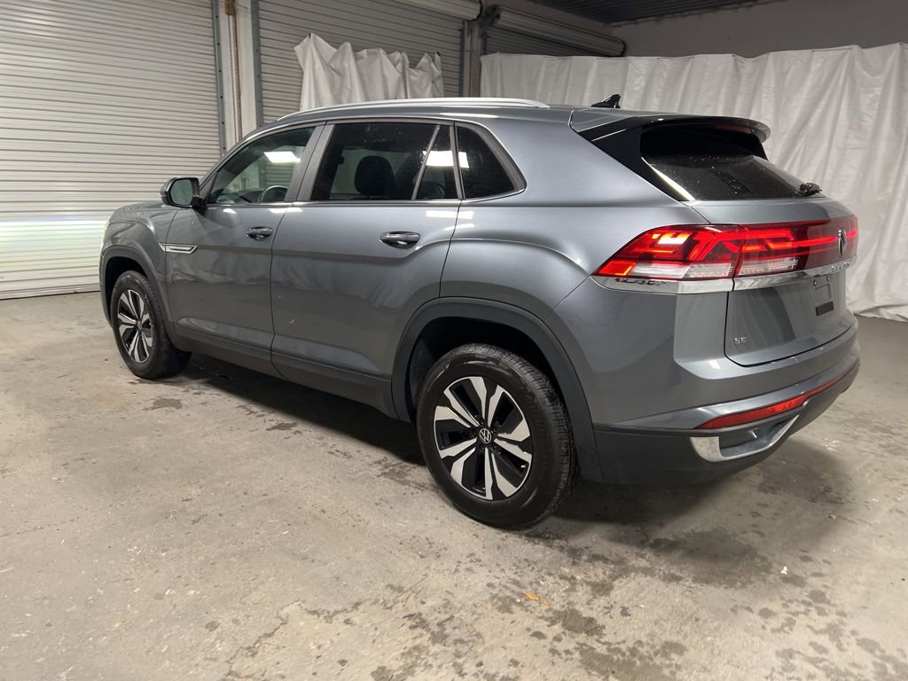 Used 2024 Volkswagen Atlas Cross Sport SE image 5