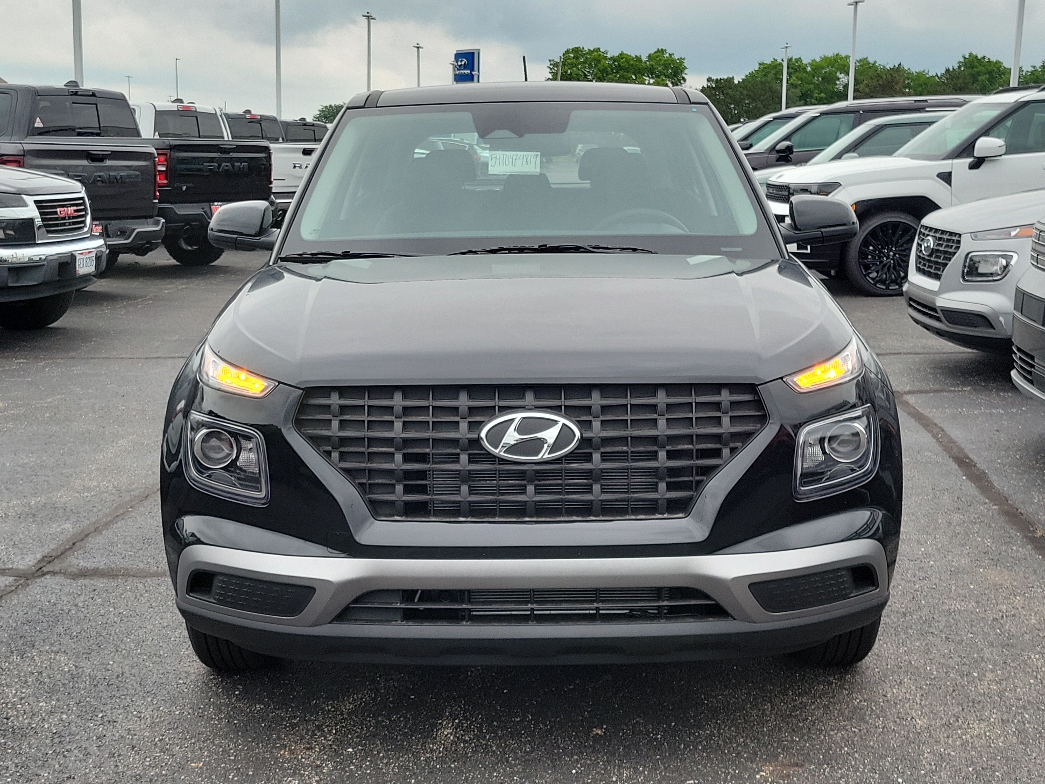 New 2026 Hyundai Venue SE FWD image 2