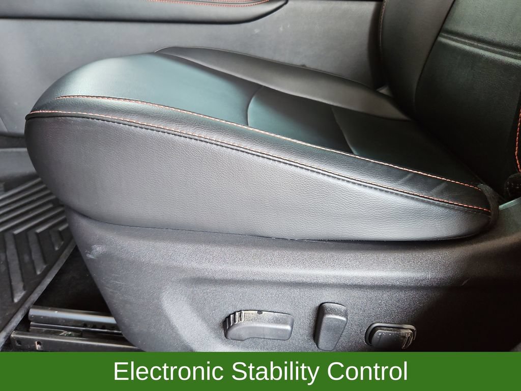 Used 2025 Nissan Sentra SR w/ SR Premium Package FWD image 25