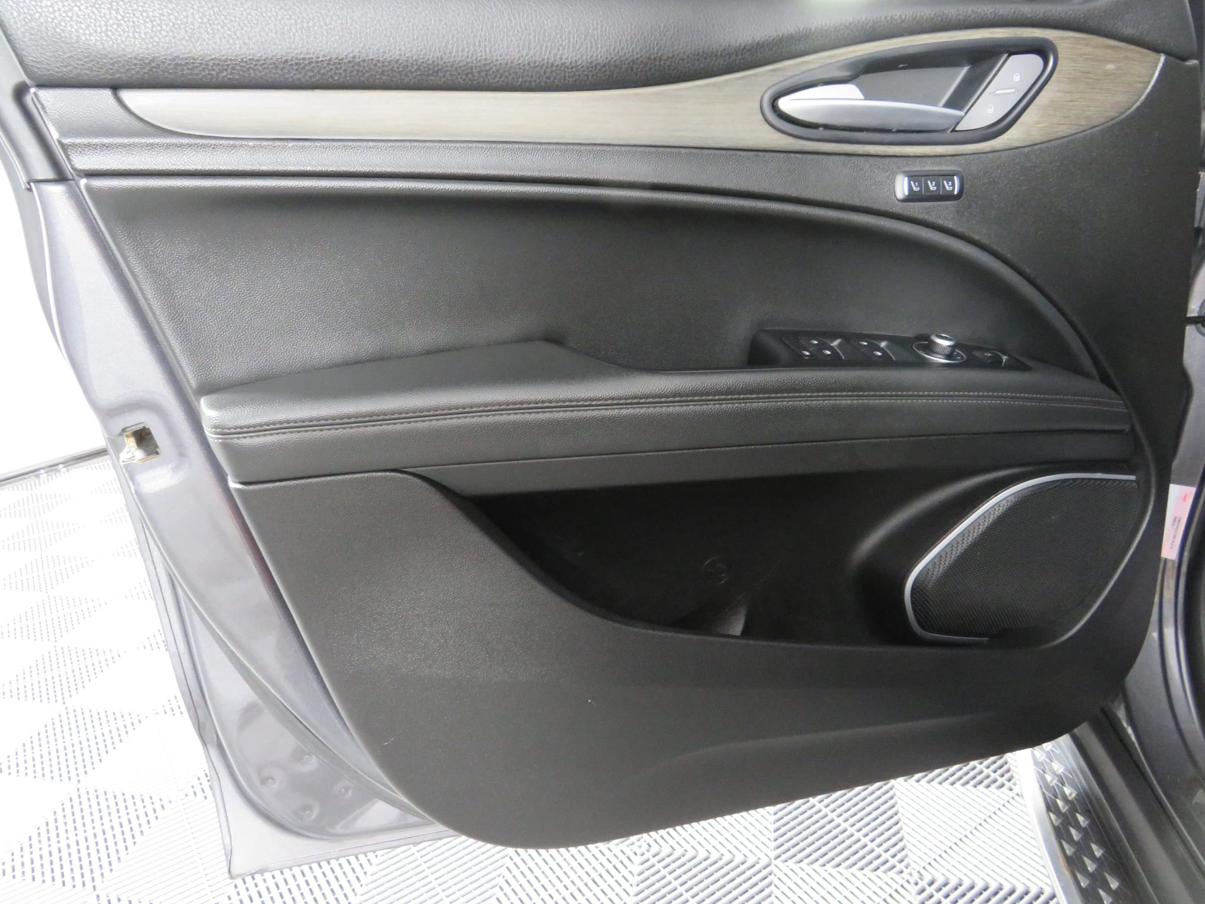 Used 2018 Alfa Romeo Stelvio Ti image 41