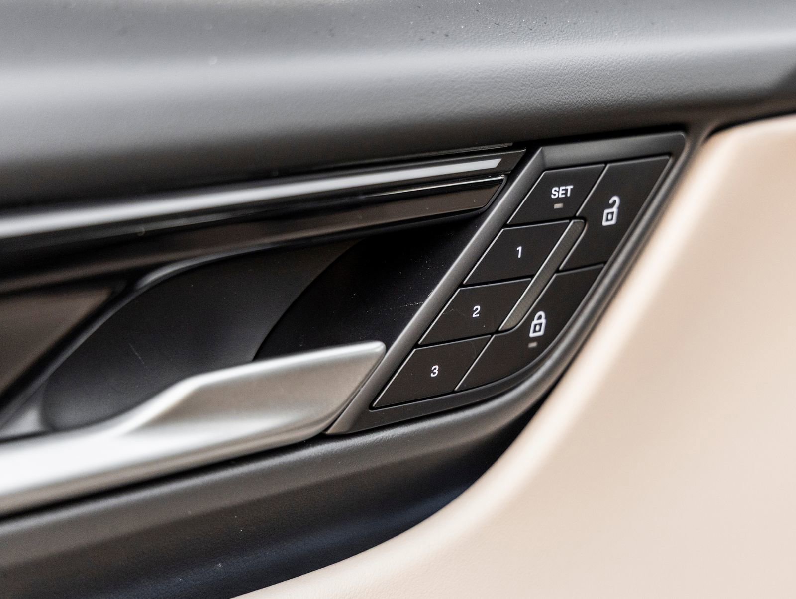 Certified 2025 Porsche Macan 4 Electric image 20