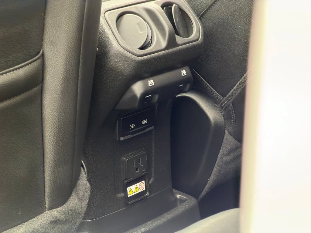 Used 2022 Jeep Wrangler Unlimited Sahara AWD/4WD image 32