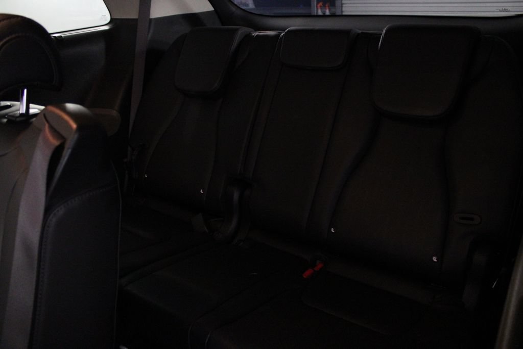 Used 2025 Kia Carnival EX FWD image 21