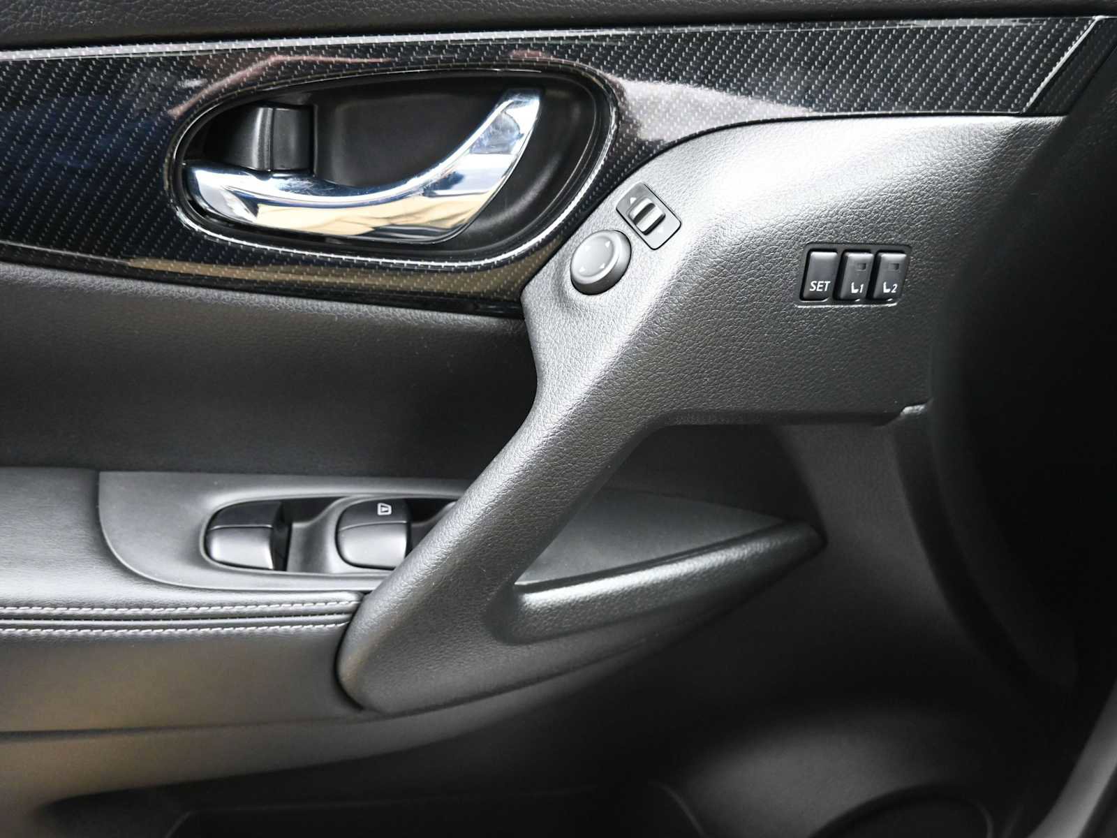 Used 2018 Nissan Rogue SL w/ Premium Package image 20