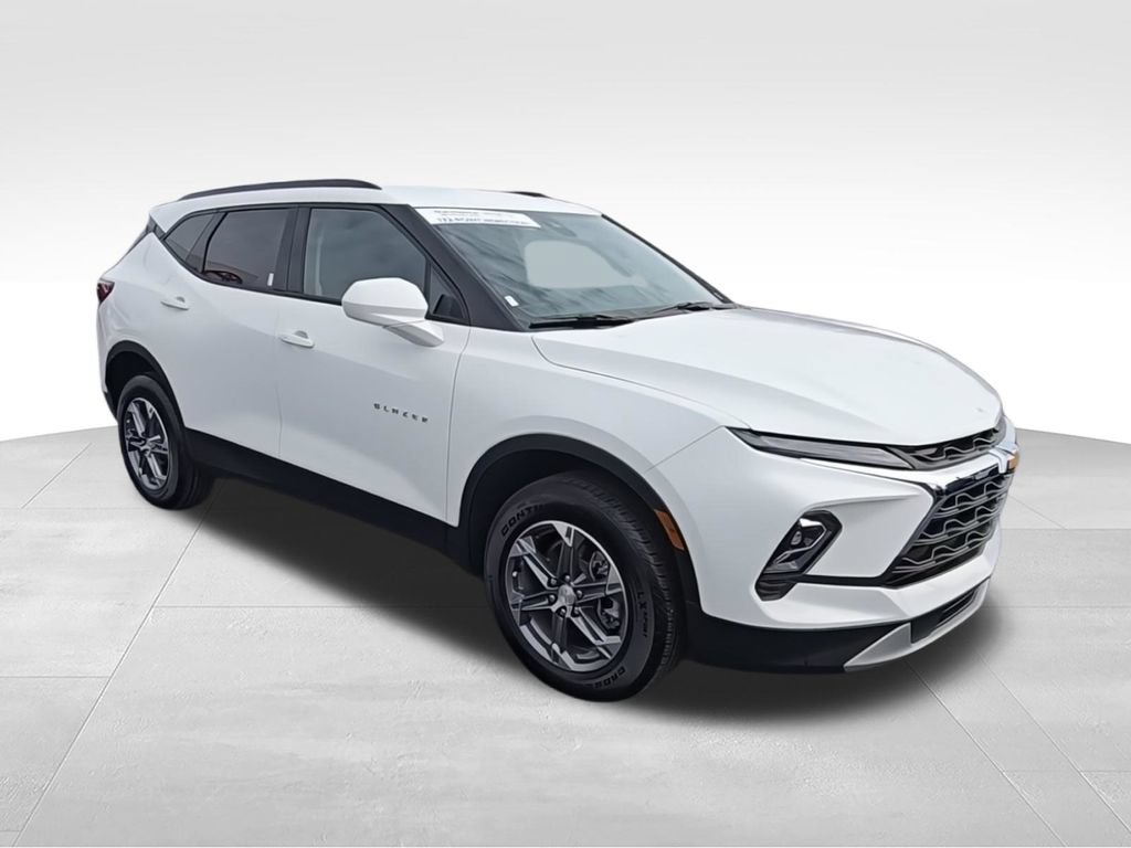 Used 2024 Chevrolet Blazer LT w/ Convenience Package FWD image 3