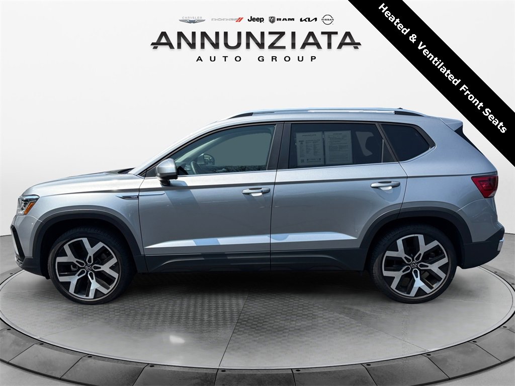 Used 2022 Volkswagen Taos SEL image 2
