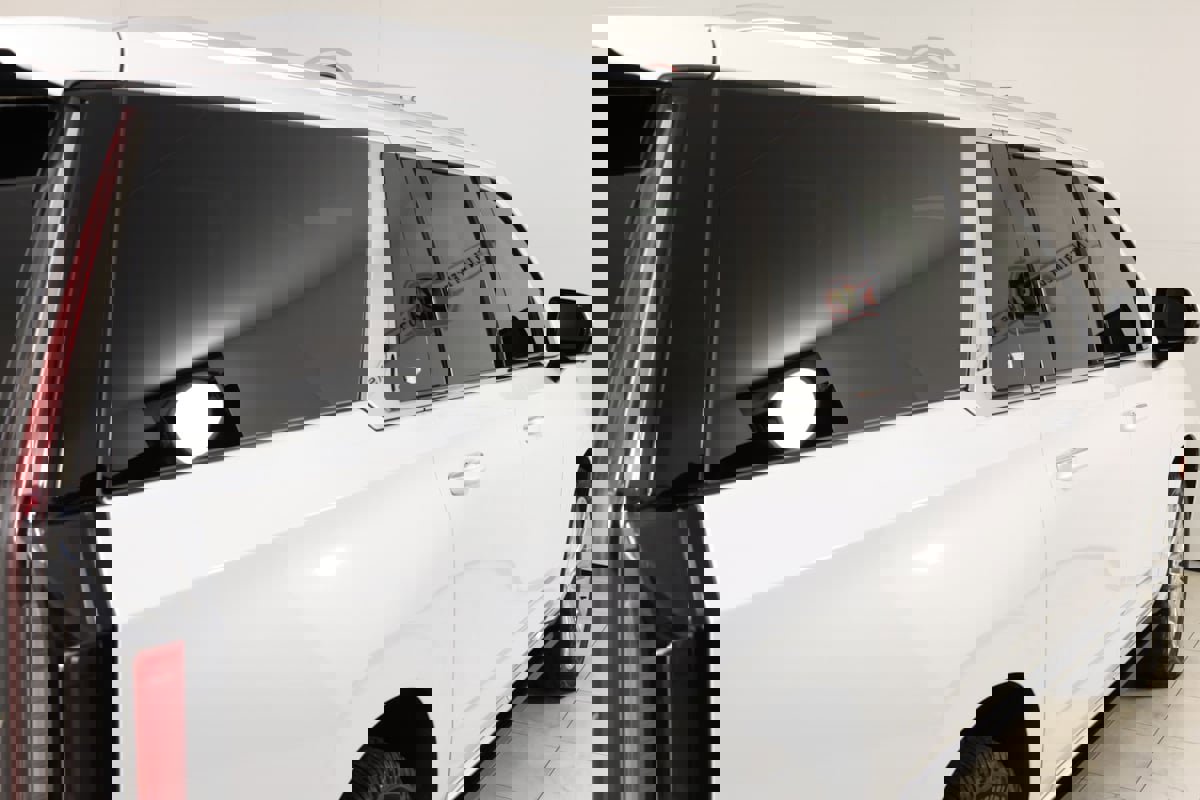 Used 2022 Cadillac Escalade ESV Premium Luxury w/ Performance Package image 45