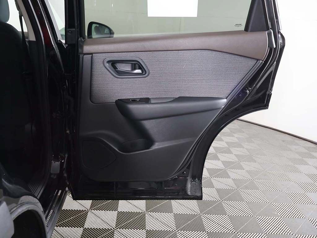 Used 2023 Nissan Rogue S AWD/4WD image 22