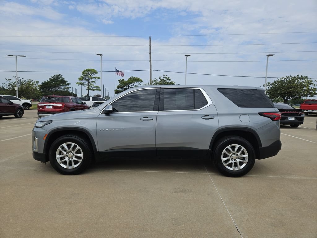 Used 2023 Chevrolet Traverse LS w/ Safety Package FWD image 4