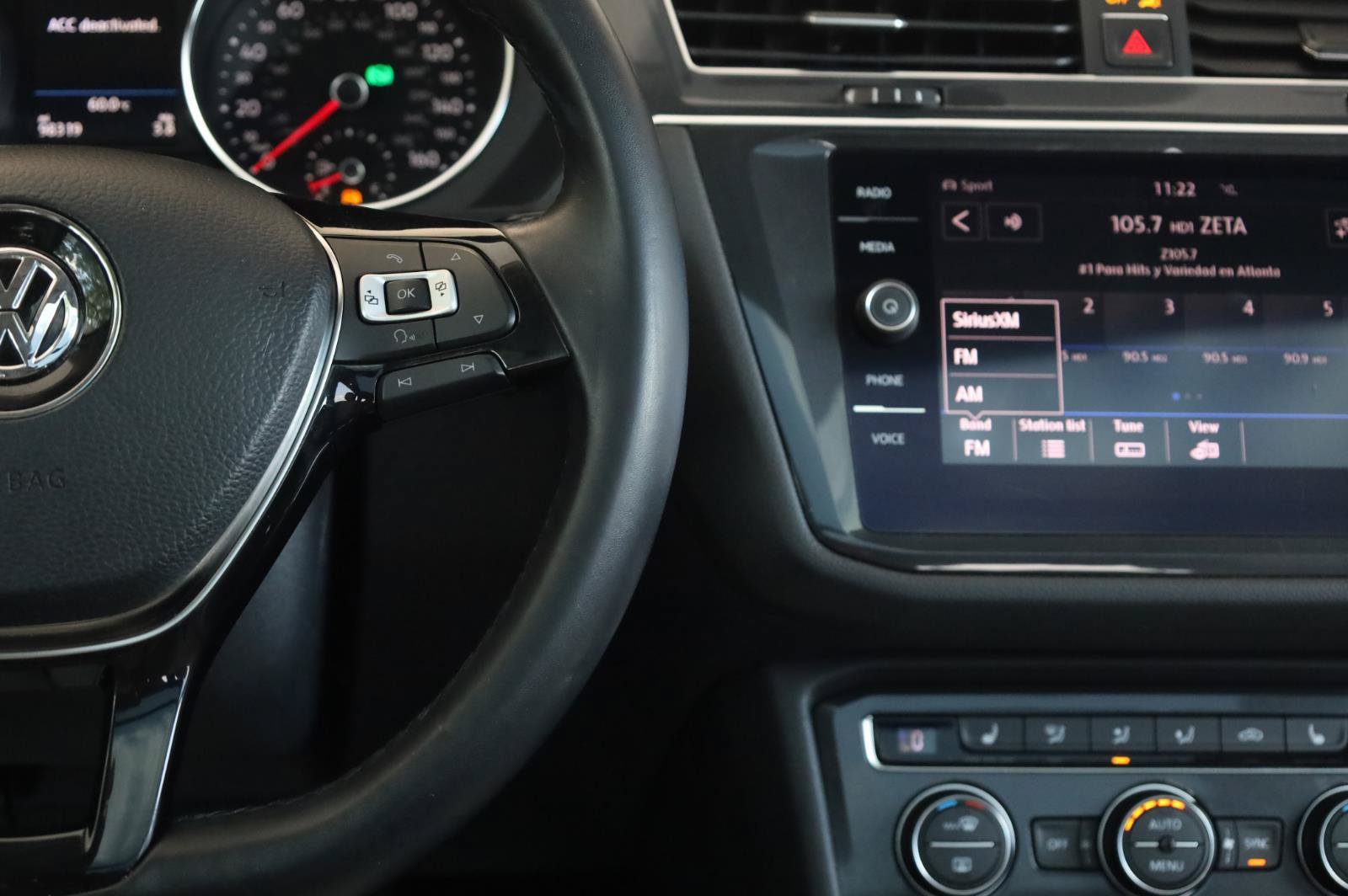 Used 2018 Volkswagen Tiguan SEL AWD/4WD image 34