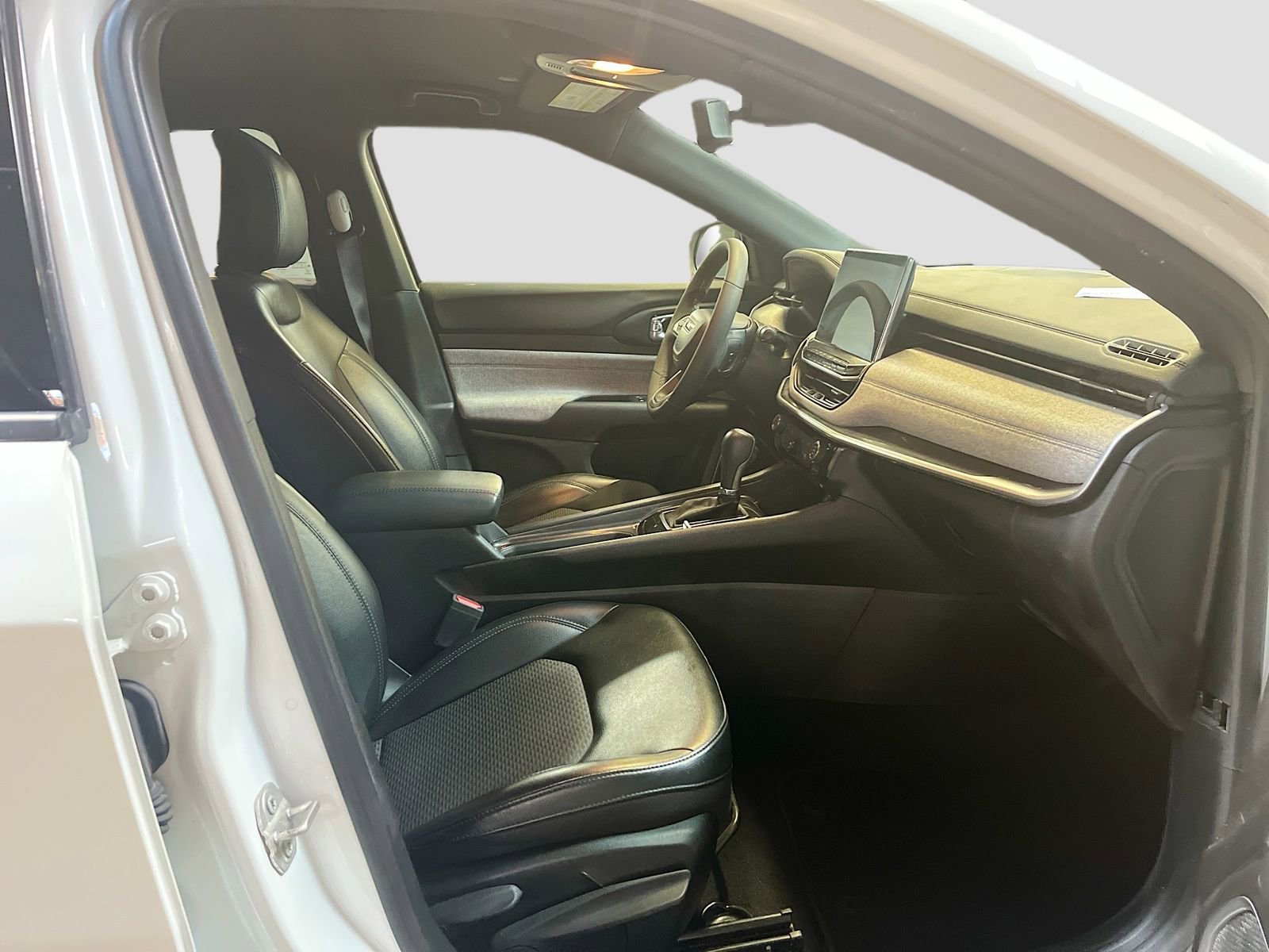 Used 2024 Jeep Compass Latitude w/ Altitude Special Edition image 26