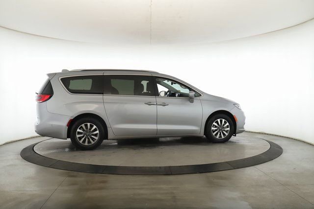 Used 2021 Chrysler Pacifica Touring-L image 6