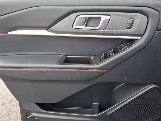 Used 2025 Ford Explorer ST-Line image 13
