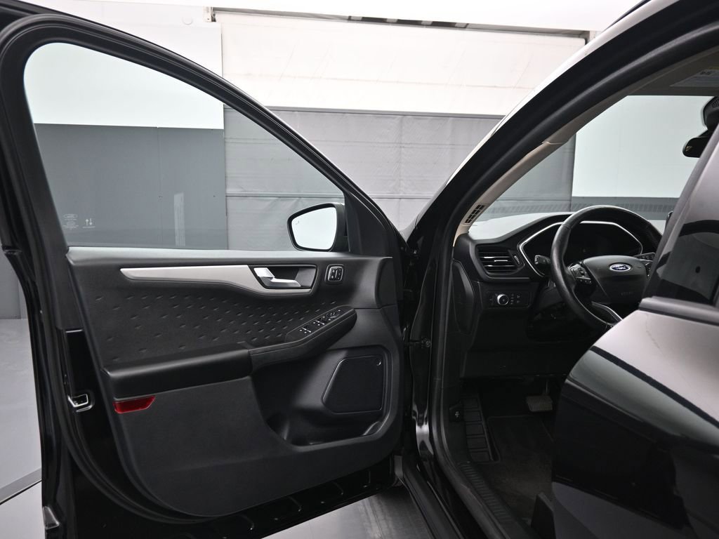 Used 2020 Ford Escape SEL image 9