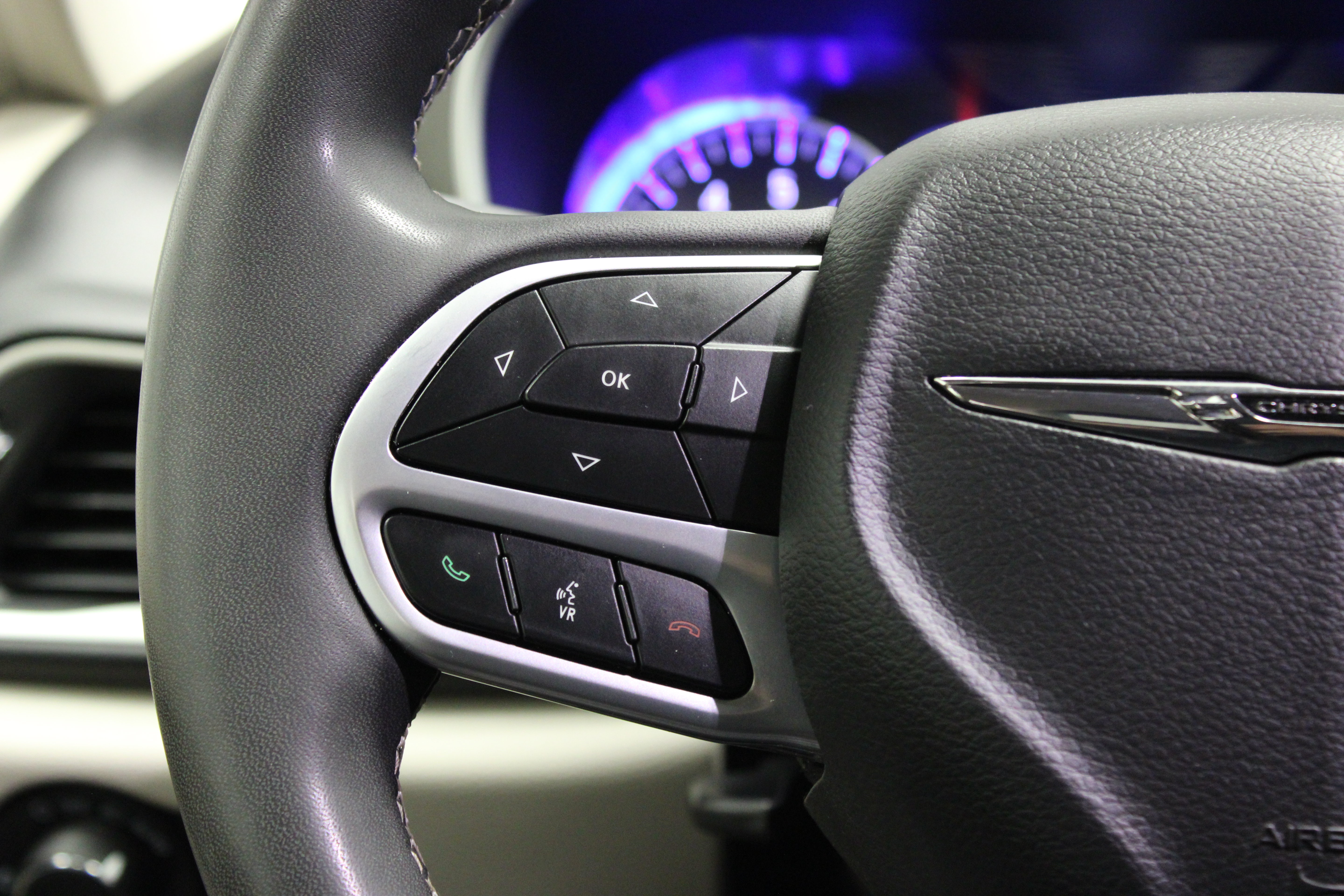 Used 2022 Chrysler Pacifica Touring-L FWD image 22