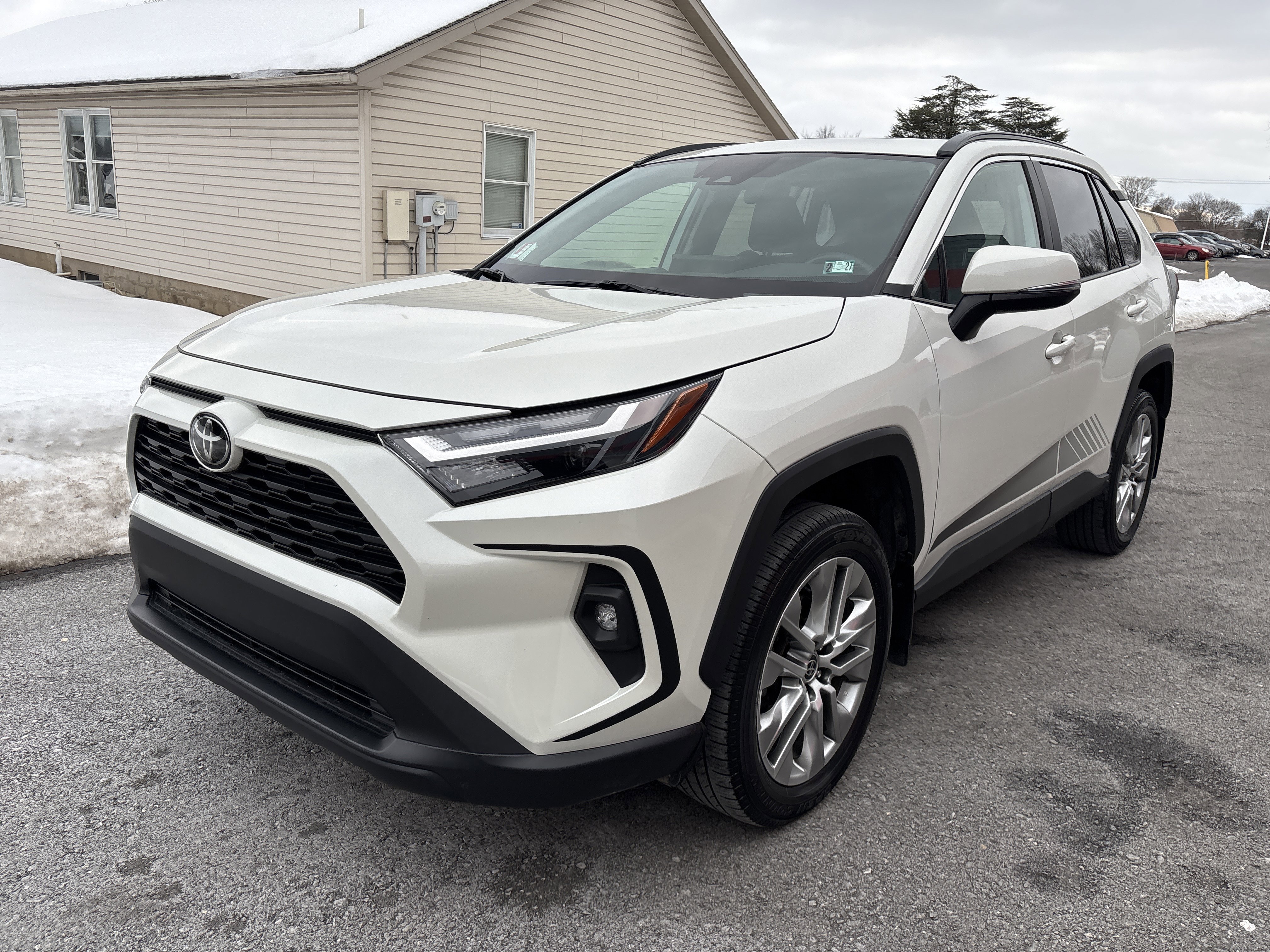 Certified 2022 Toyota RAV4 XLE Premium image 8