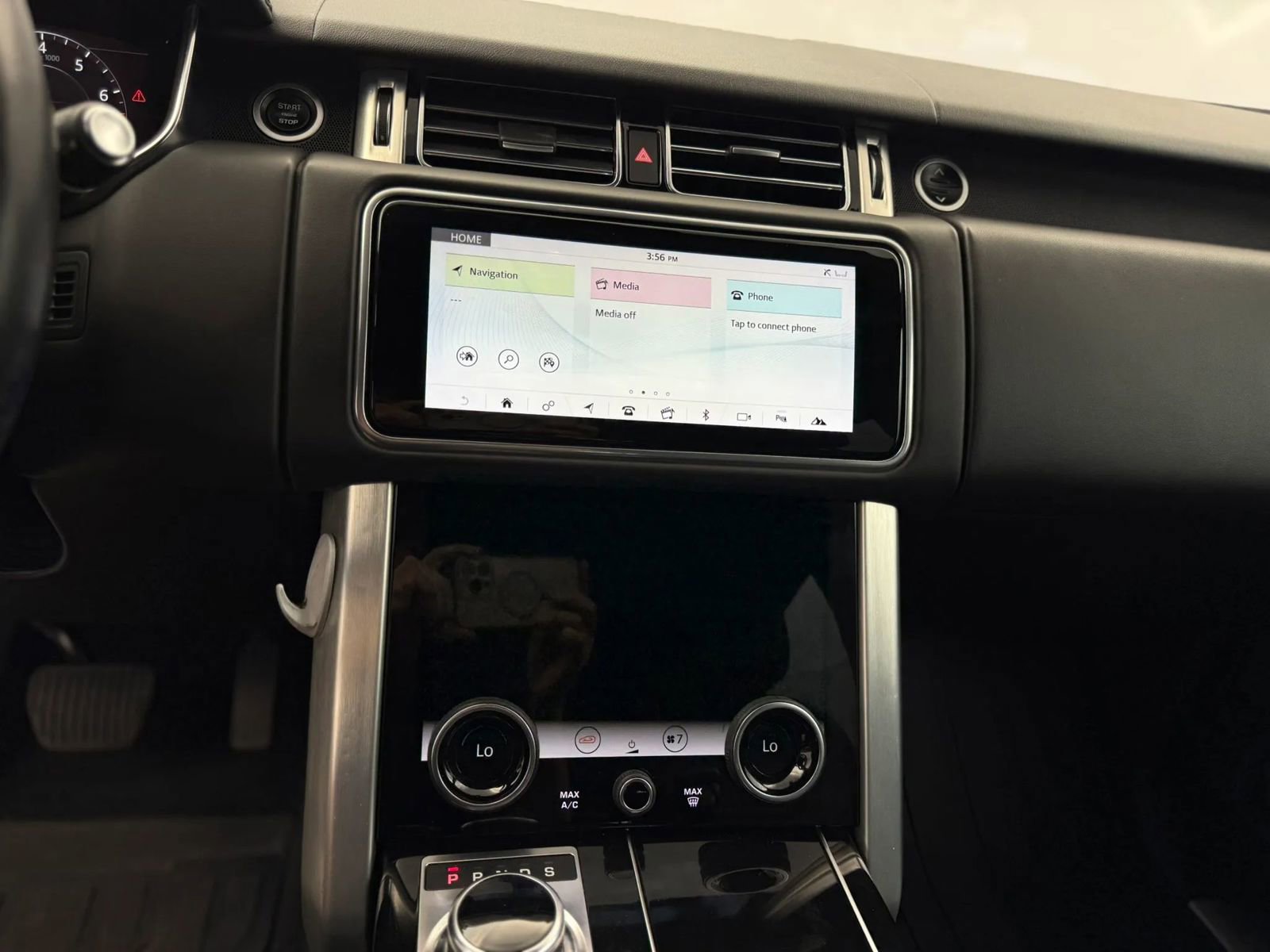 Used 2020 Land Rover Range Rover HSE image 19