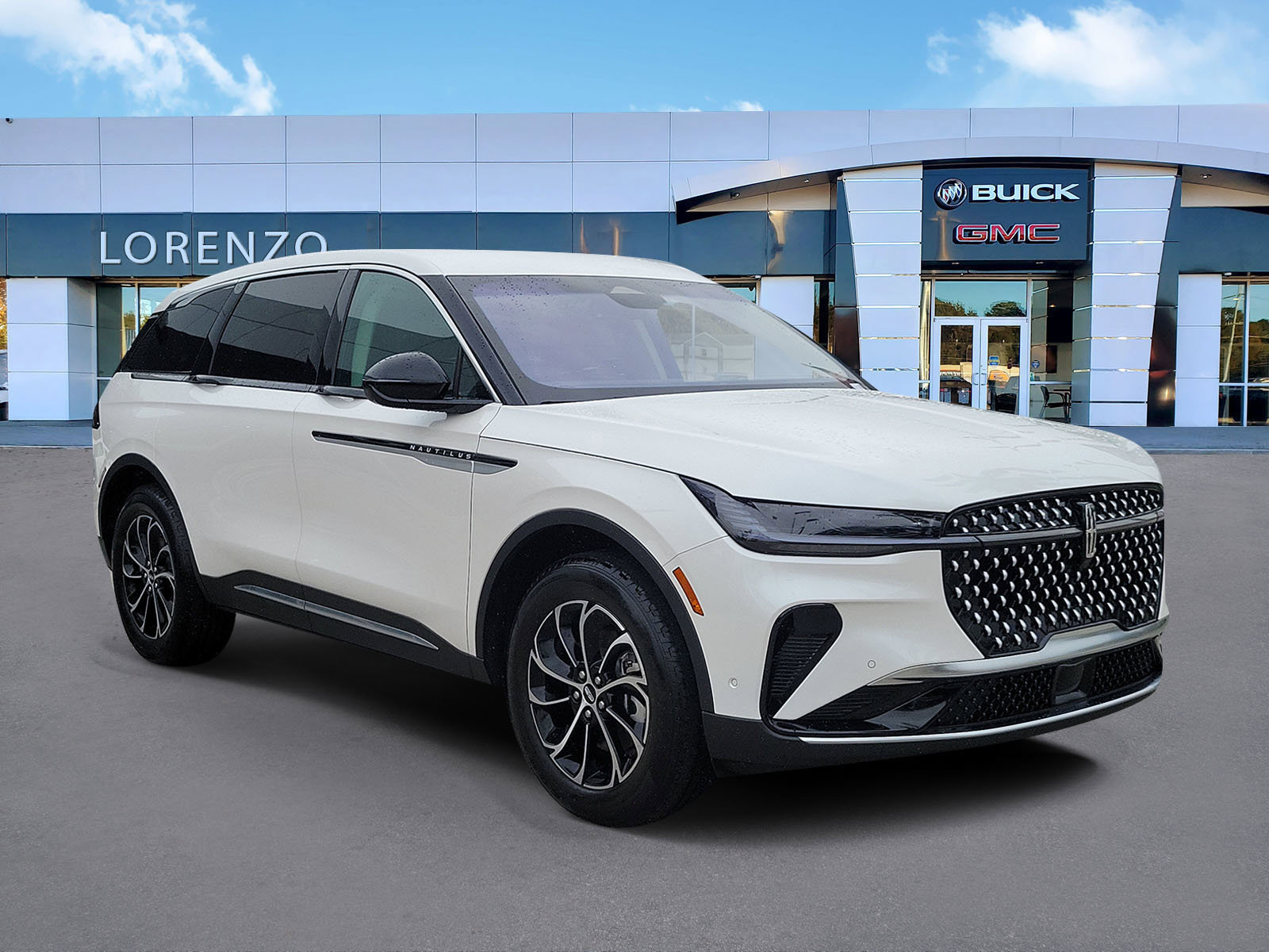 Used 2024 Lincoln Nautilus Premier image 3