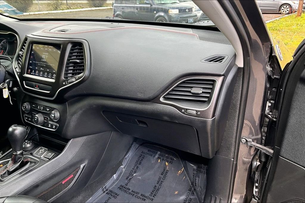 Used 2019 Jeep Cherokee Trailhawk w/ Cold Weather Group image 19