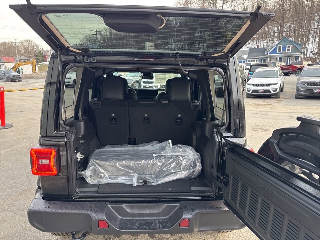 New 2025 Jeep Wrangler Sahara w/ Technology Group image 5