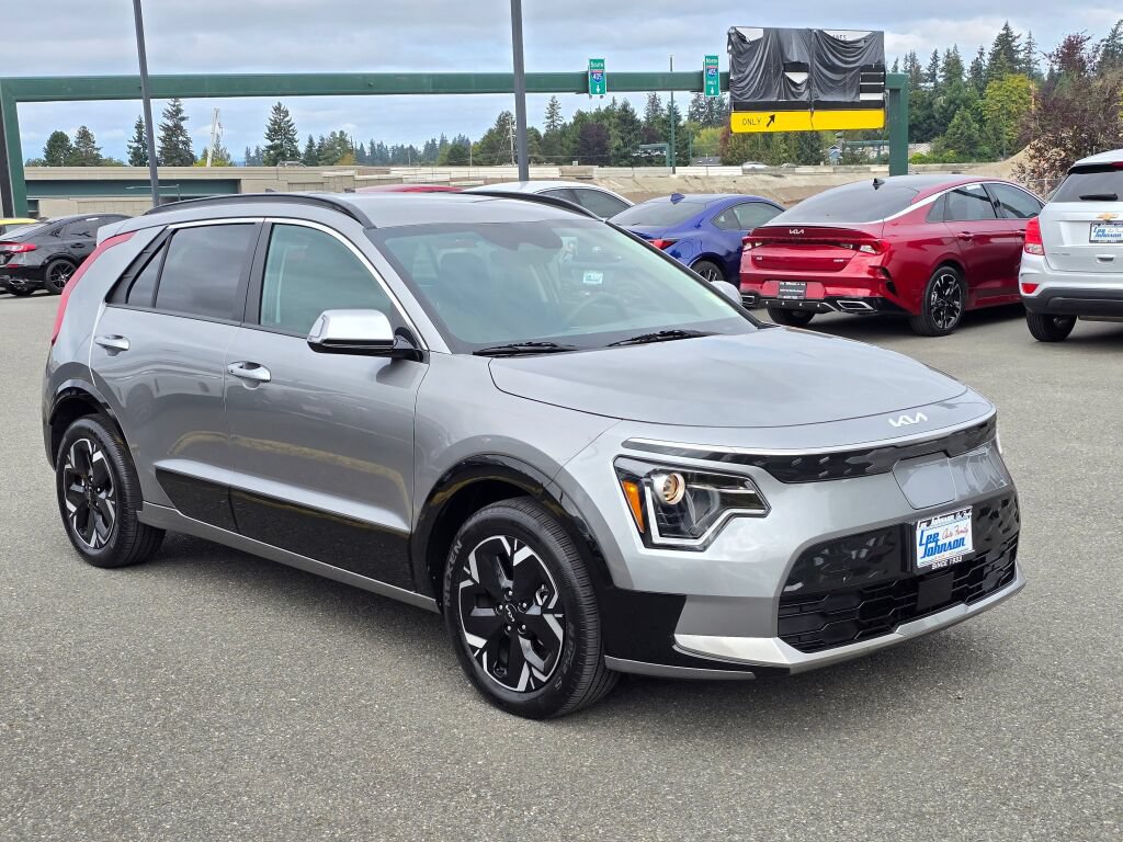 Certified 2024 Kia Niro Wind w/ Wind Preserve Package FWD image 3