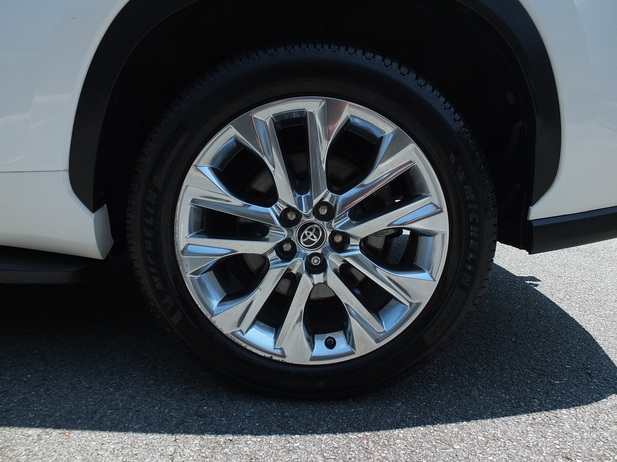 Used 2020 Toyota Highlander Limited FWD image 10