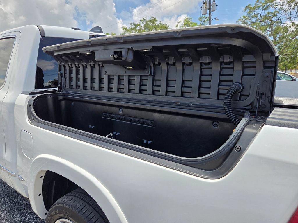 Certified 2025 RAM 1500 Tungsten AWD/4WD image 11