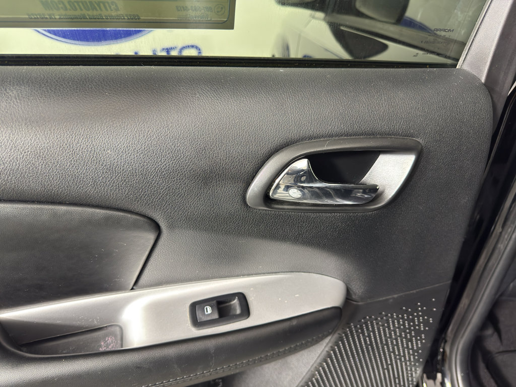 Used 2018 Dodge Journey SE image 28