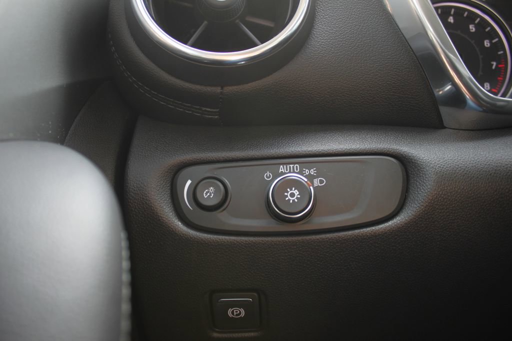 Used 2019 Chevrolet Blazer LT image 14