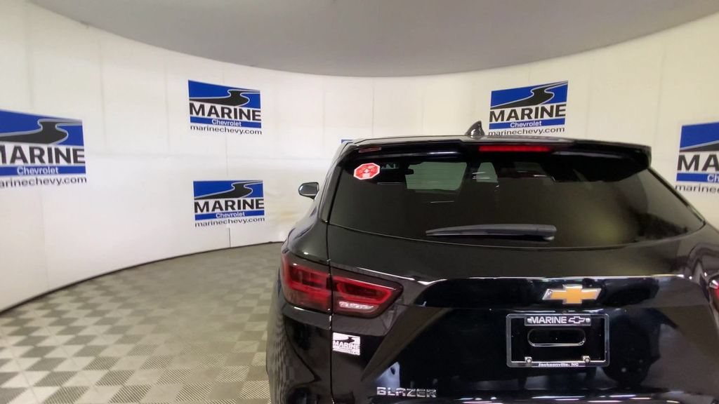 Used 2025 Chevrolet Blazer LT FWD image 9