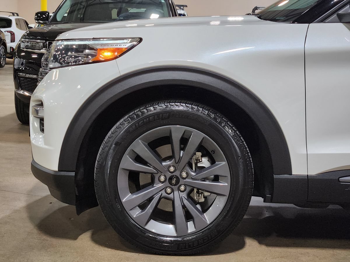 Used 2023 Ford Explorer XLT w/ Equipment Group 202A RWD image 5