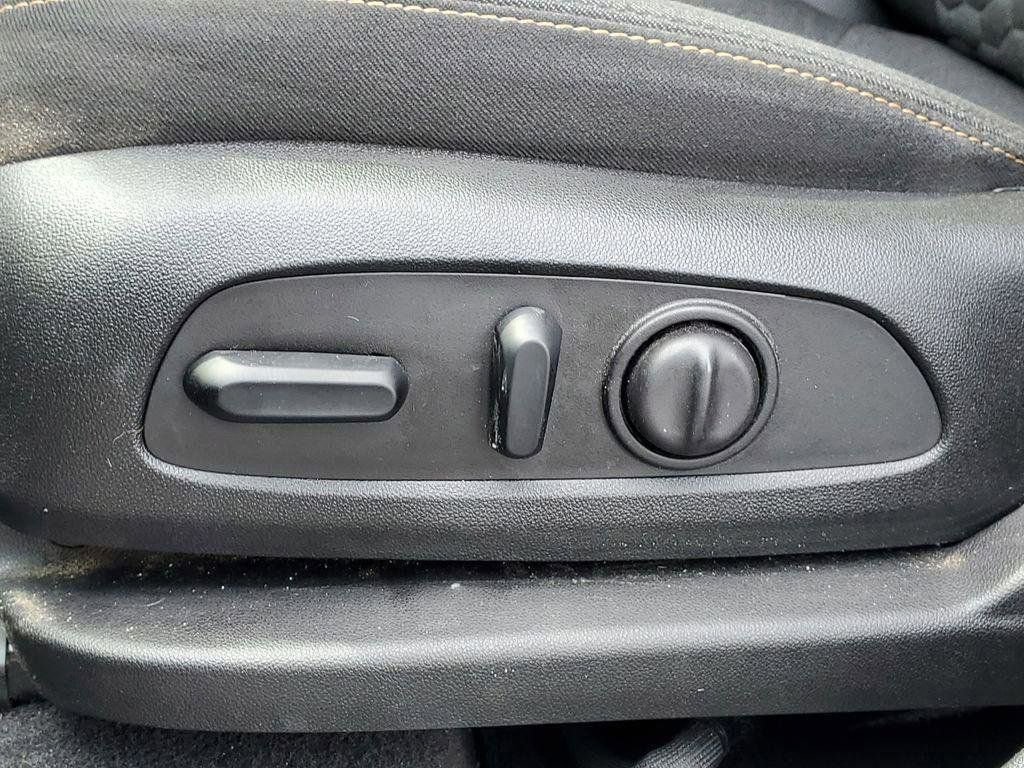 Used 2019 Chevrolet Equinox LT w/ Driver Convenience Package AWD/4WD image 6