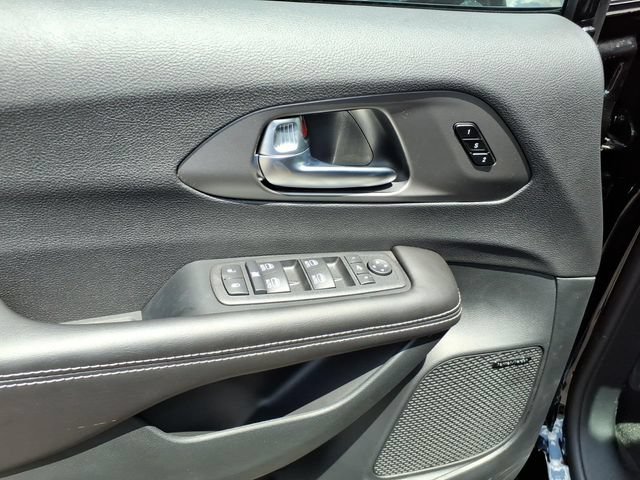 New 2027 Chrysler Pacifica Limited FWD image 5