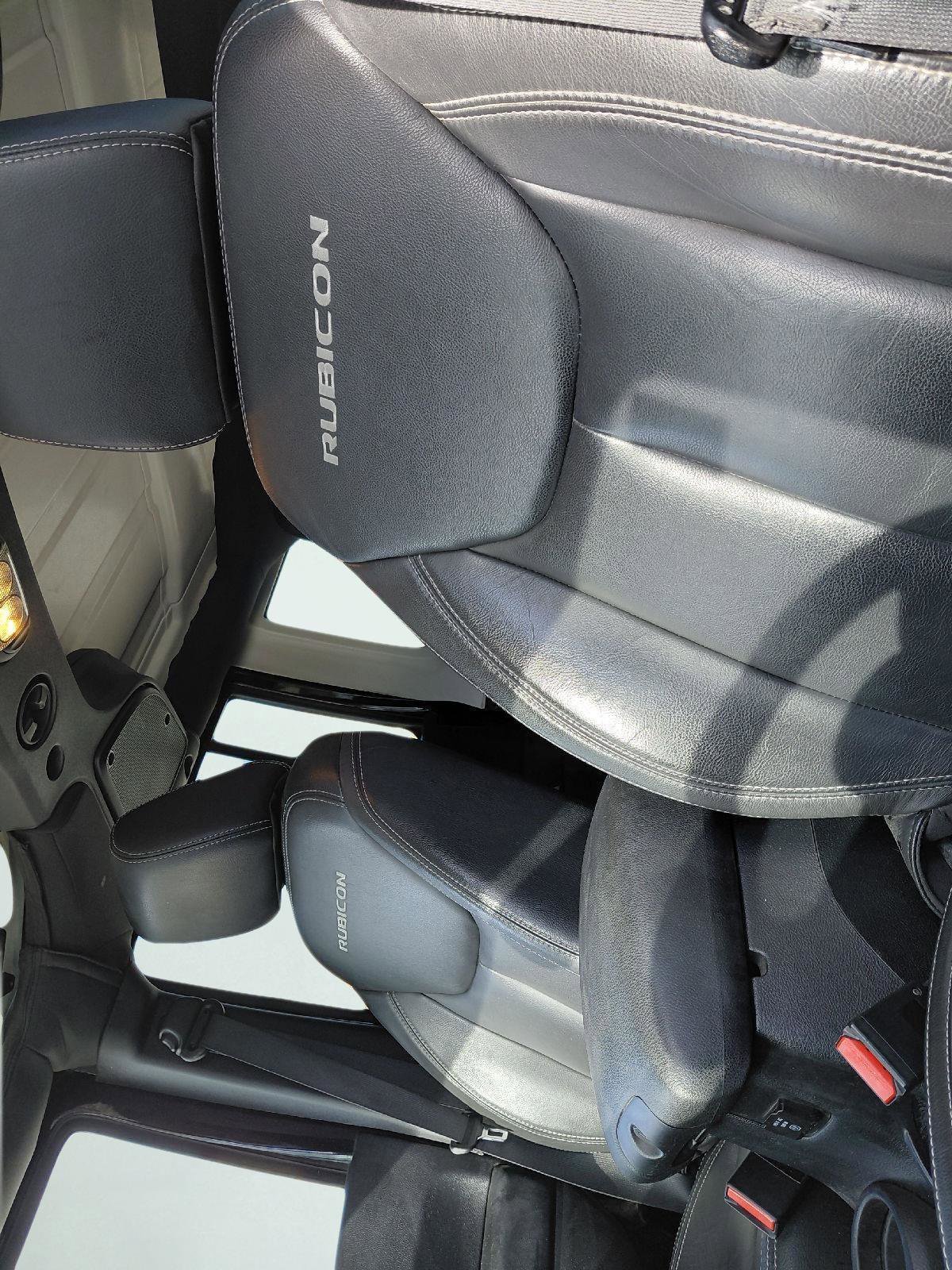 Used 2015 Jeep Wrangler Unlimited Rubicon w/ Connectivity Group image 9