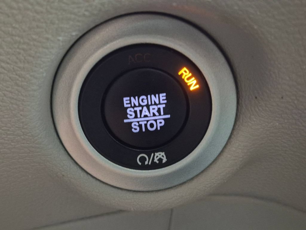 Used 2024 Chrysler Pacifica Touring-L FWD image 23