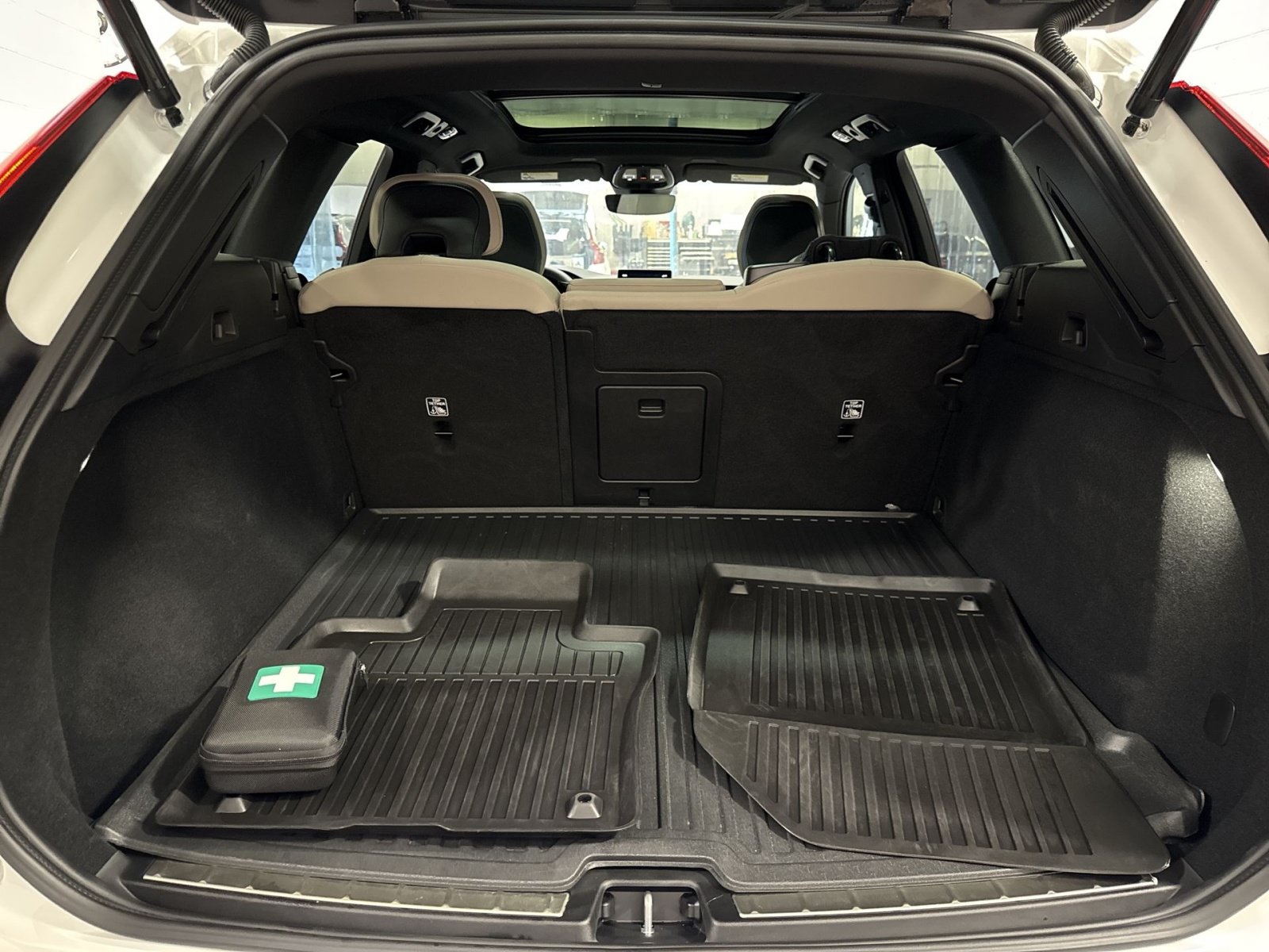 New 2026 Volvo XC60 B5 Plus w/ Protection Package Premier AWD/4WD image 34