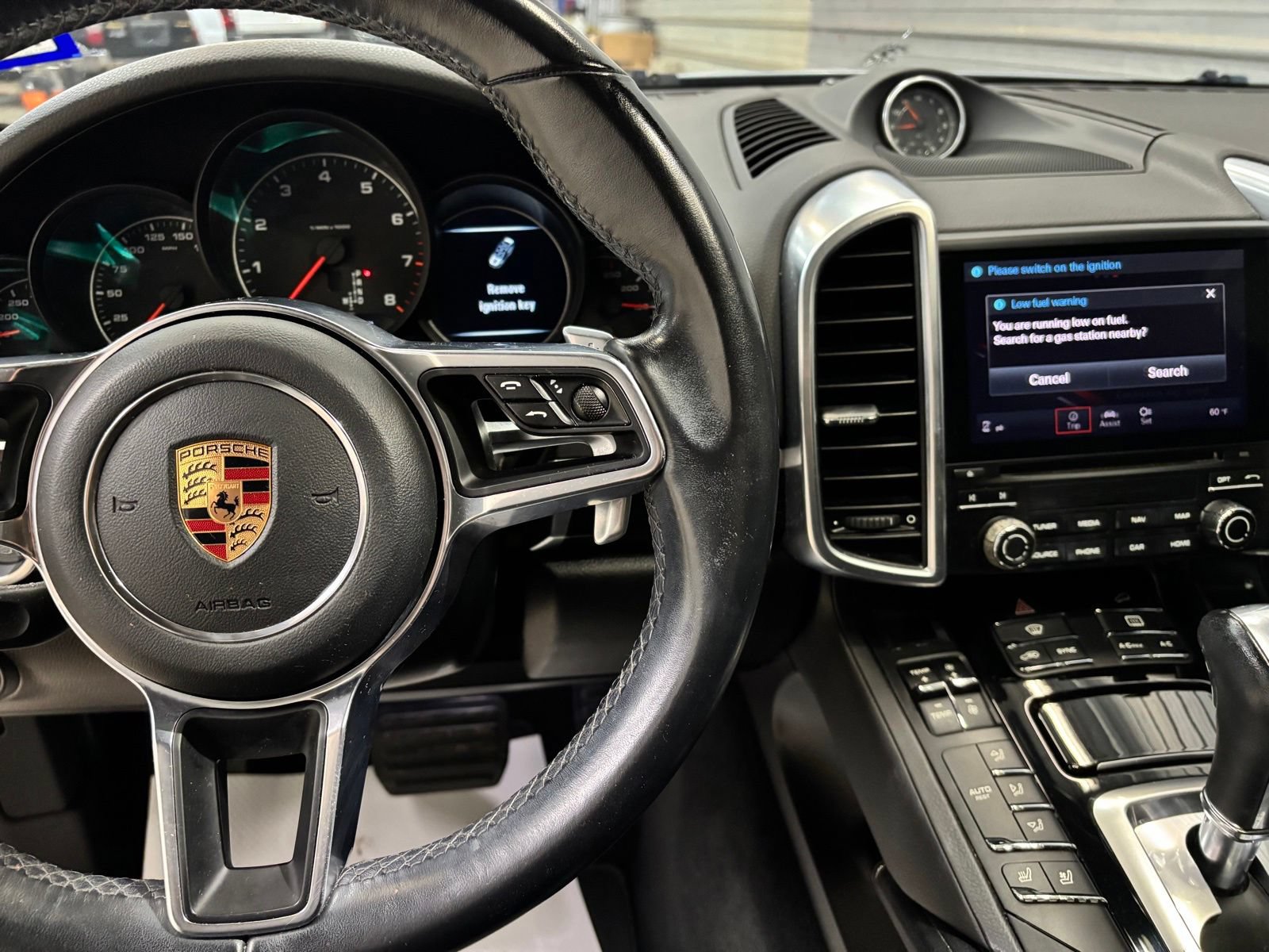 Used 2018 Porsche Cayenne AWD/4WD image 17