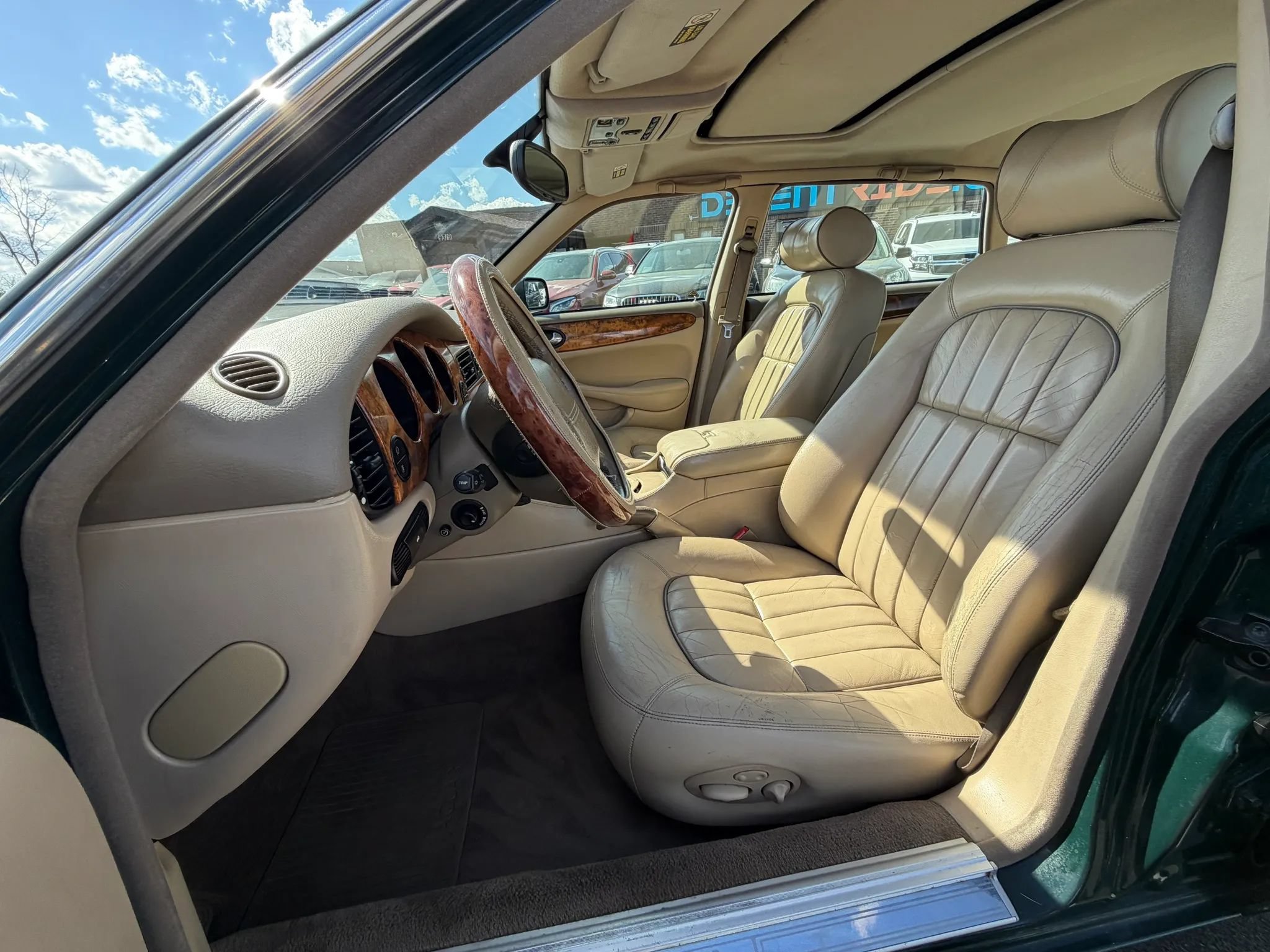 Used 2001 Jaguar XJ8 RWD image 11