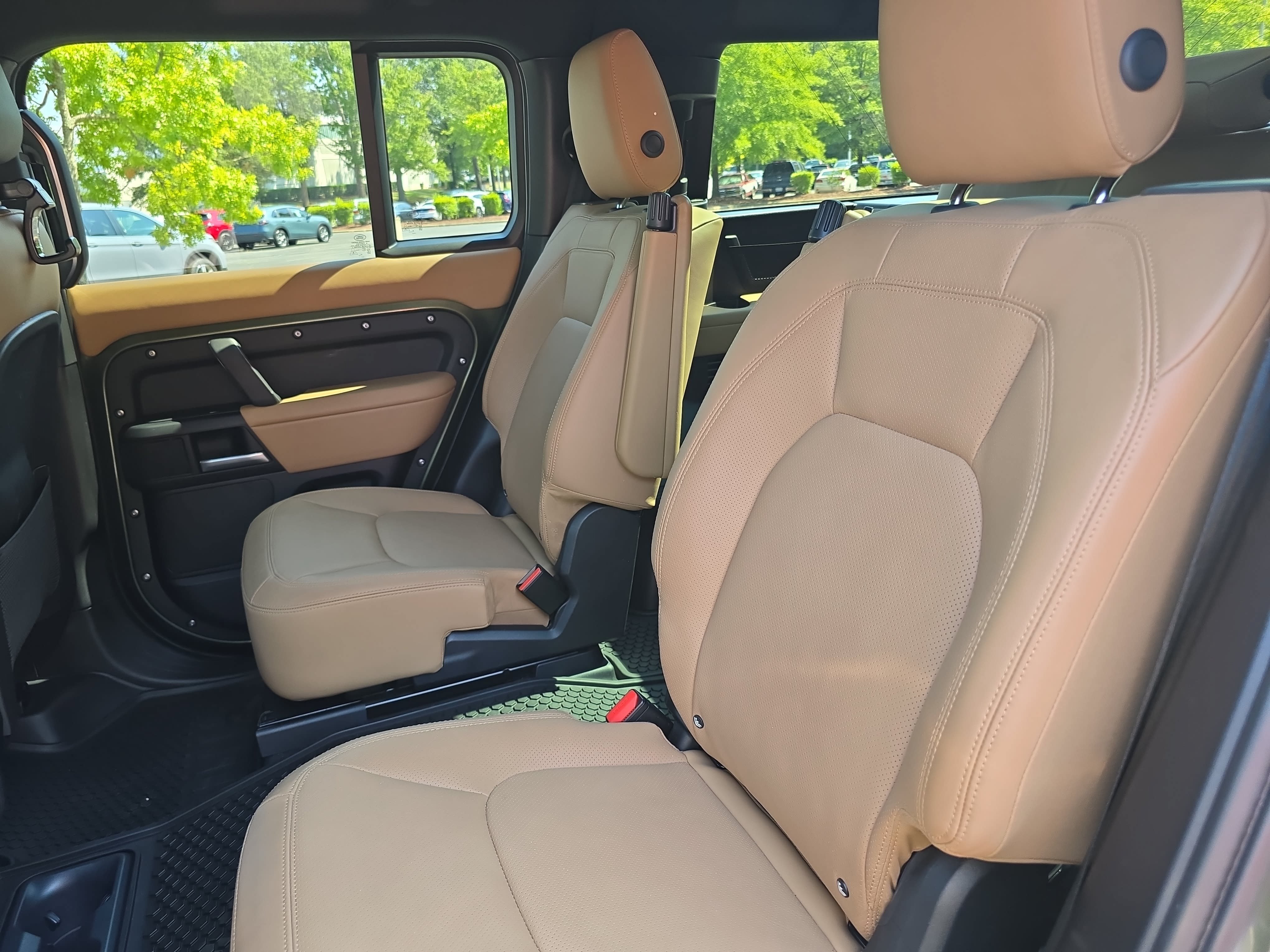 Certified 2026 Land Rover Defender 130 X-Dynamic SE AWD/4WD image 14