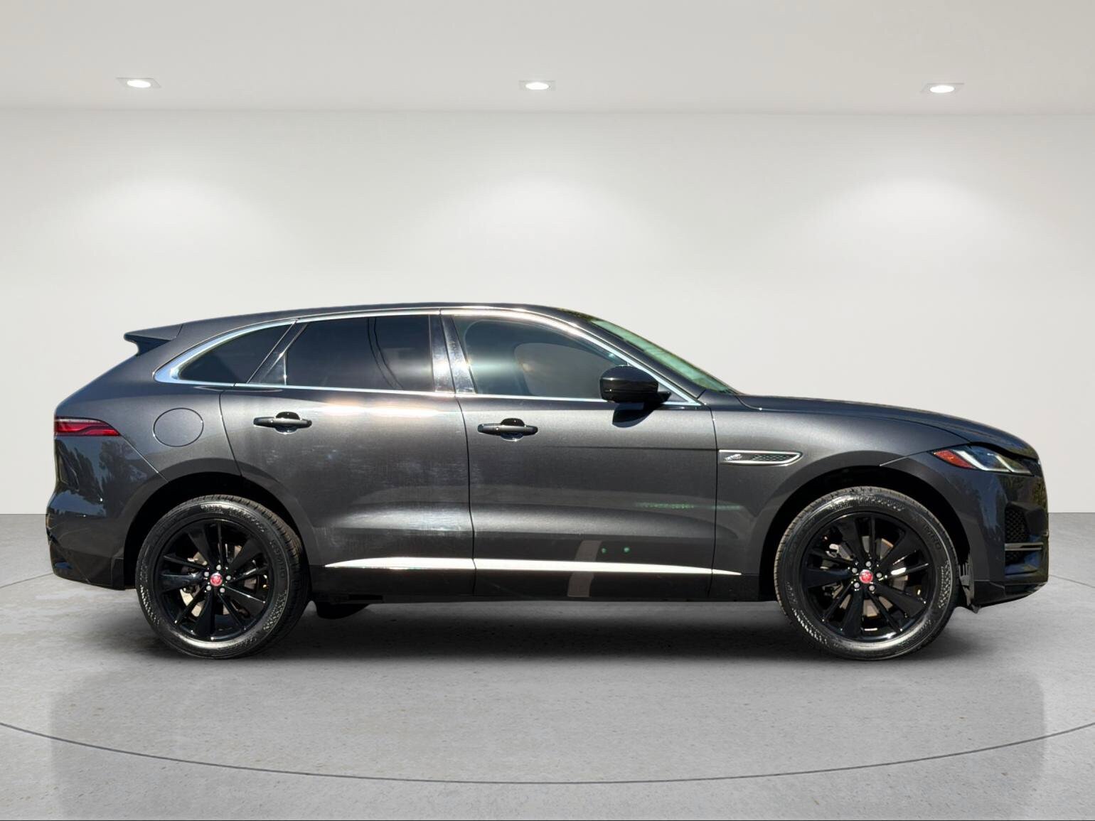 Used 2023 Jaguar F-PACE S AWD/4WD image 6