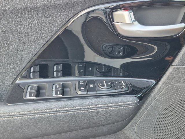 Used 2022 Kia Niro Touring Special Edition FWD image 8