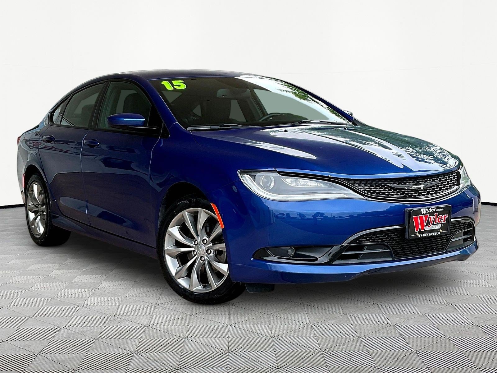 Used 2015 Chrysler 200 S w/ Comfort Group FWD image 3