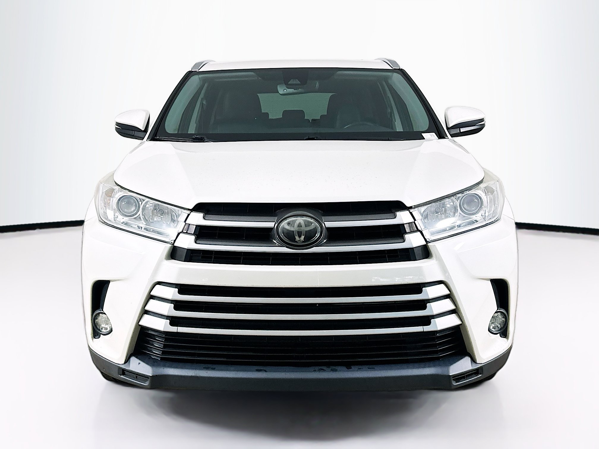 Used 2018 Toyota Highlander XLE FWD image 2