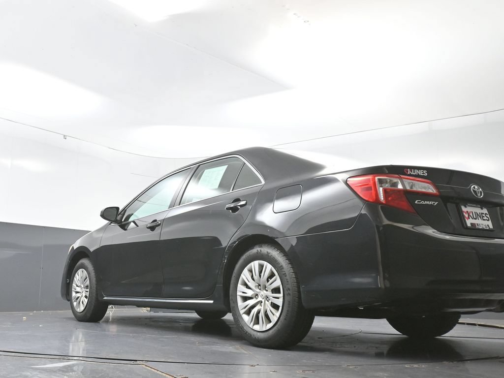Used 2014 Toyota Camry LE FWD image 49