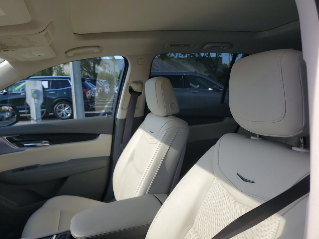 Certified 2023 Cadillac XT6 Premium Luxury w/ Technology Package FWD image 21