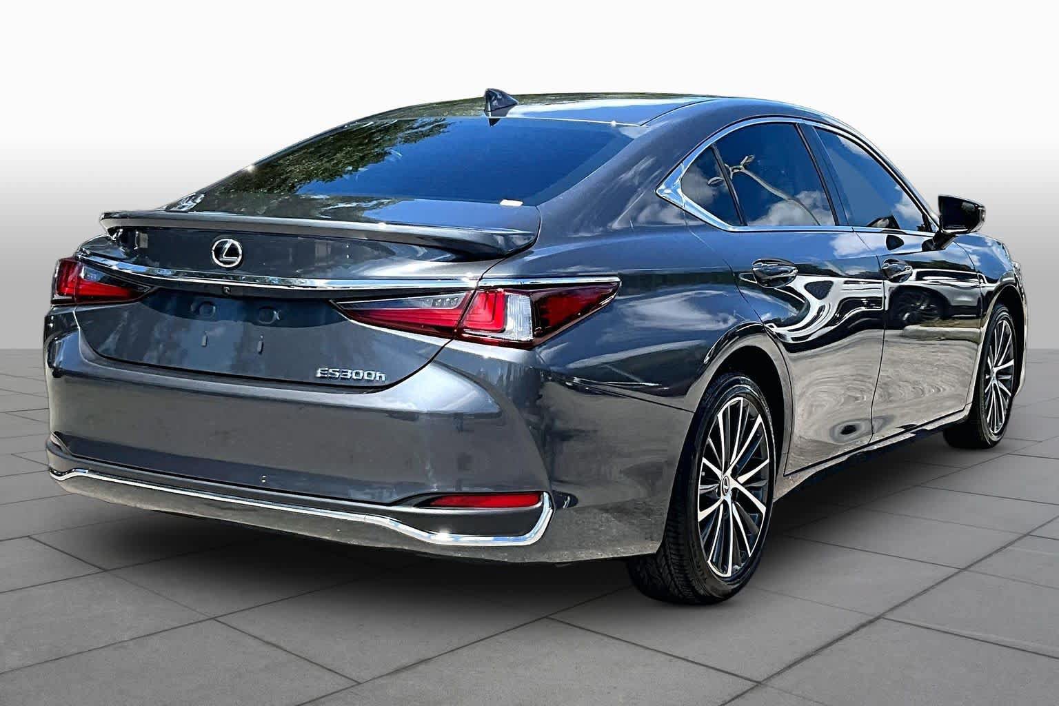 Used 2025 Lexus ES 300h w/ Premium Package FWD image 13